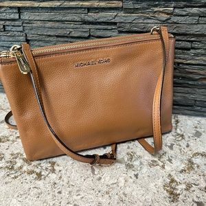 Jet Set Double Gusset Crossbody BRN/ACORN